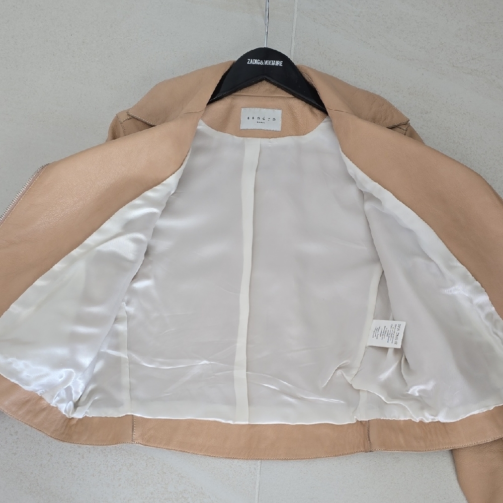 Chic Beige Leather Jacket with Silver Accents - image 7